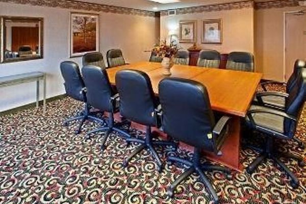 Baymont Inn and Suites Litchfield